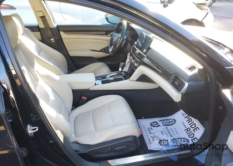 2018 Honda Accord Touring z USA, uszkodzony, nr VIN 1HGCV1F92JA103170